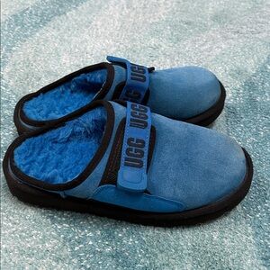 UGG Blue Slippers, Sz 38 (men’s 5, women’s 7)